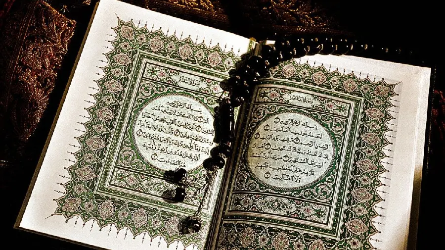 Download attractive background of the Holy Quran with black rosary on it 