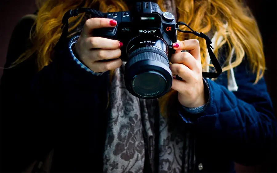 Download a girl's profile photo with a camera in full HD quality