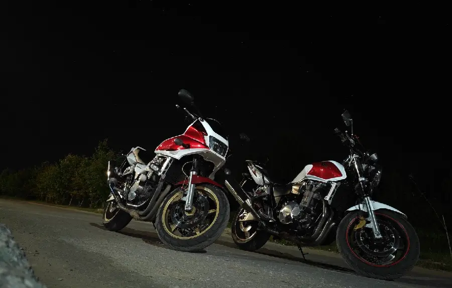 Download a pure Instagram post with a Honda CB1300 motorcycle design