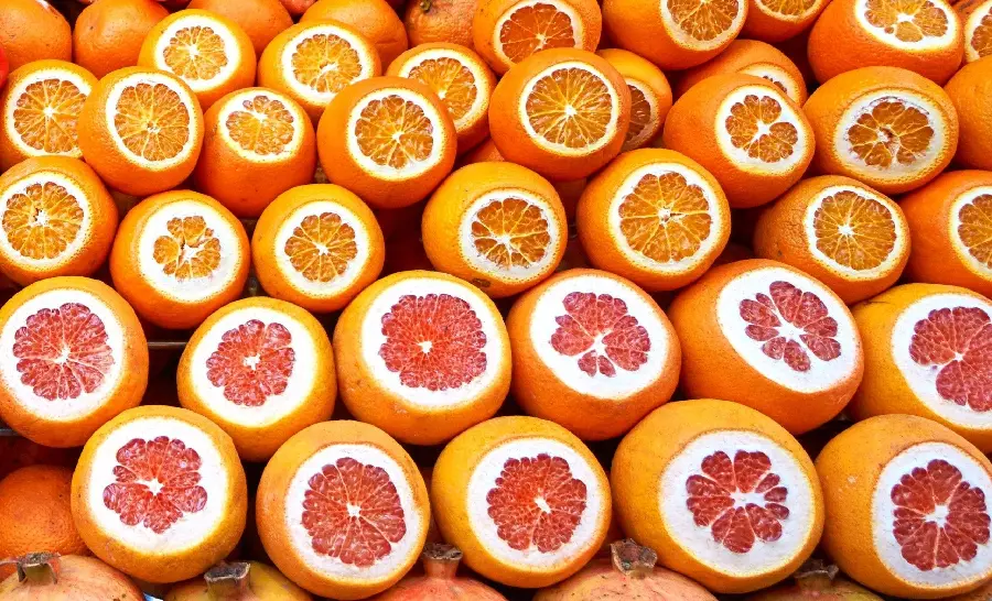 A spectacular background of red and orange grapefruits