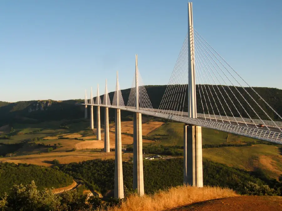 Download a very beautiful picture of the Millau Bridge in a very large plain