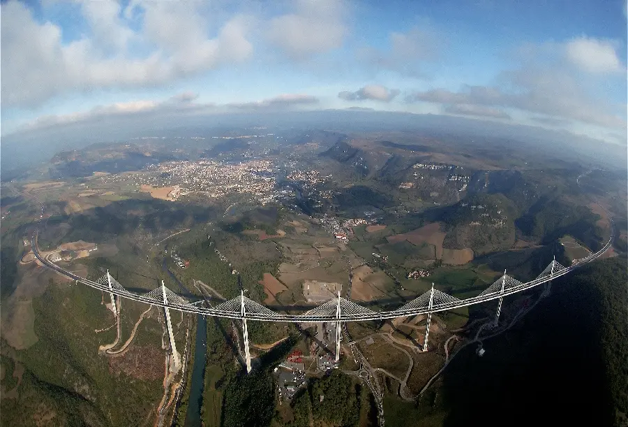 Download the highest and highest photo of the Millau Bridge in the world in high quality
