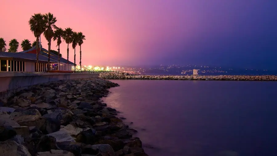 The most dreamy wallpaper of azure and pink sunset in Los Angeles and palm trees for laptops
