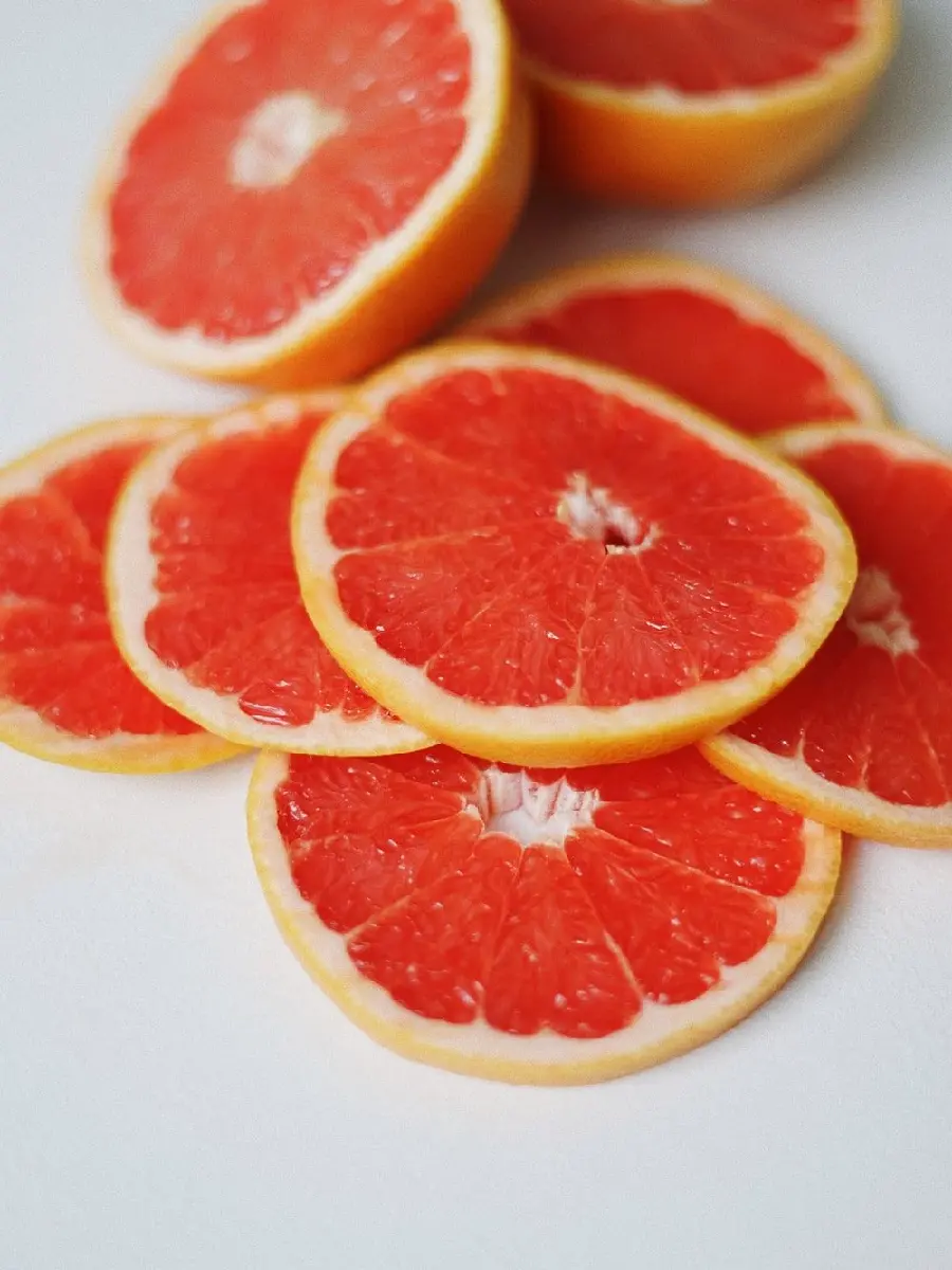 Download a wallpaper of healthy thin slices of grapefruit