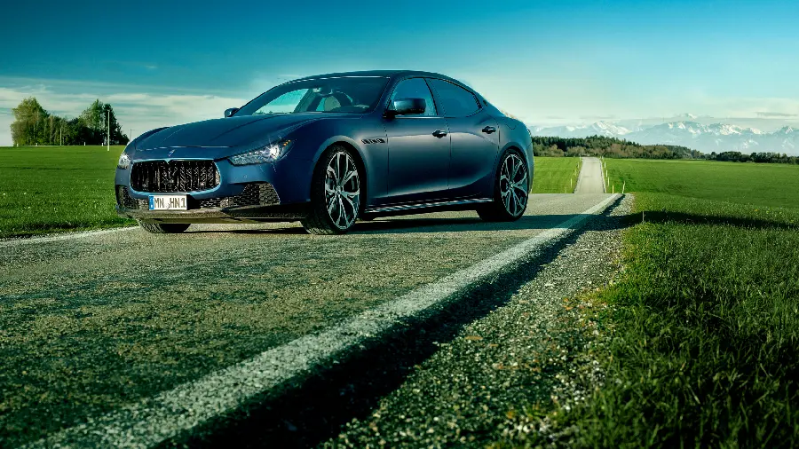 Download an extraordinary image of a black foreign car