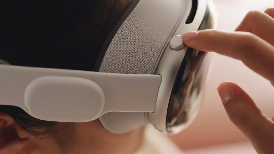 Cool image of Apple's mixed reality device with impressive and amazing capabilities