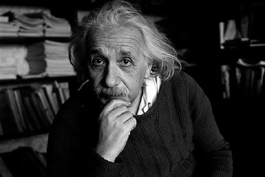 Special wallpaper of the 20th century mastermind, Albert Einstein