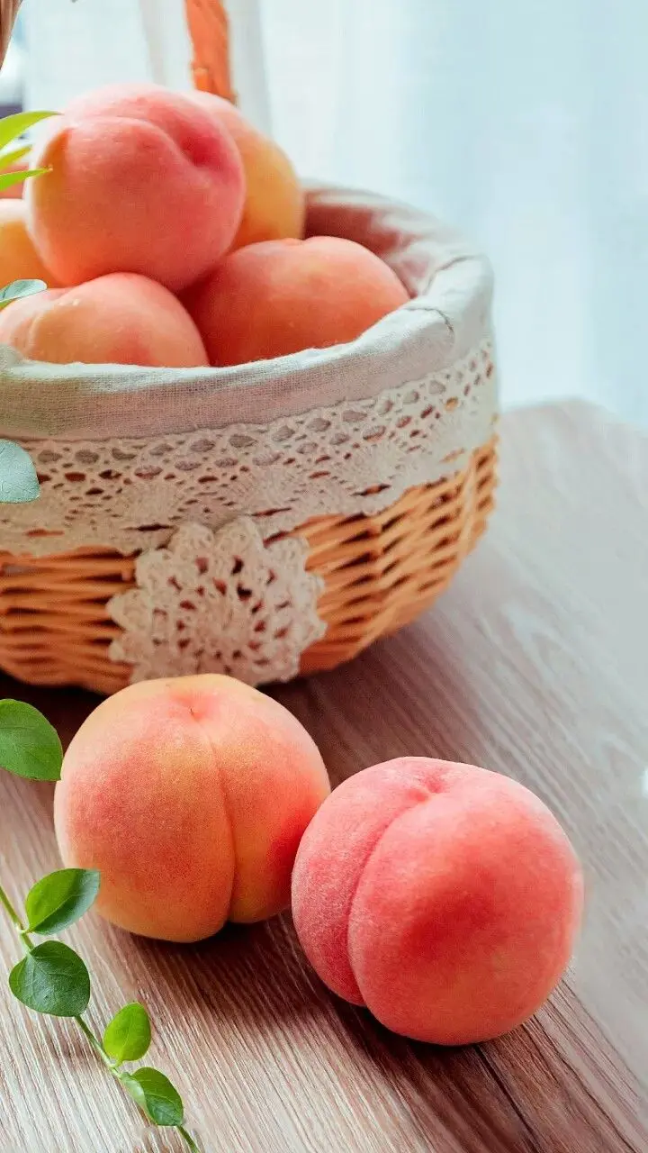 Peach fruit art wallpaper for iPhone and Android
