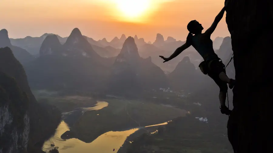 Beautiful and dreamy profile picture of a girl climber for Telegram 