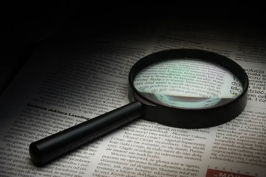  Amazing and beautiful wallpaper of a magnifying glass on an English newspaper 