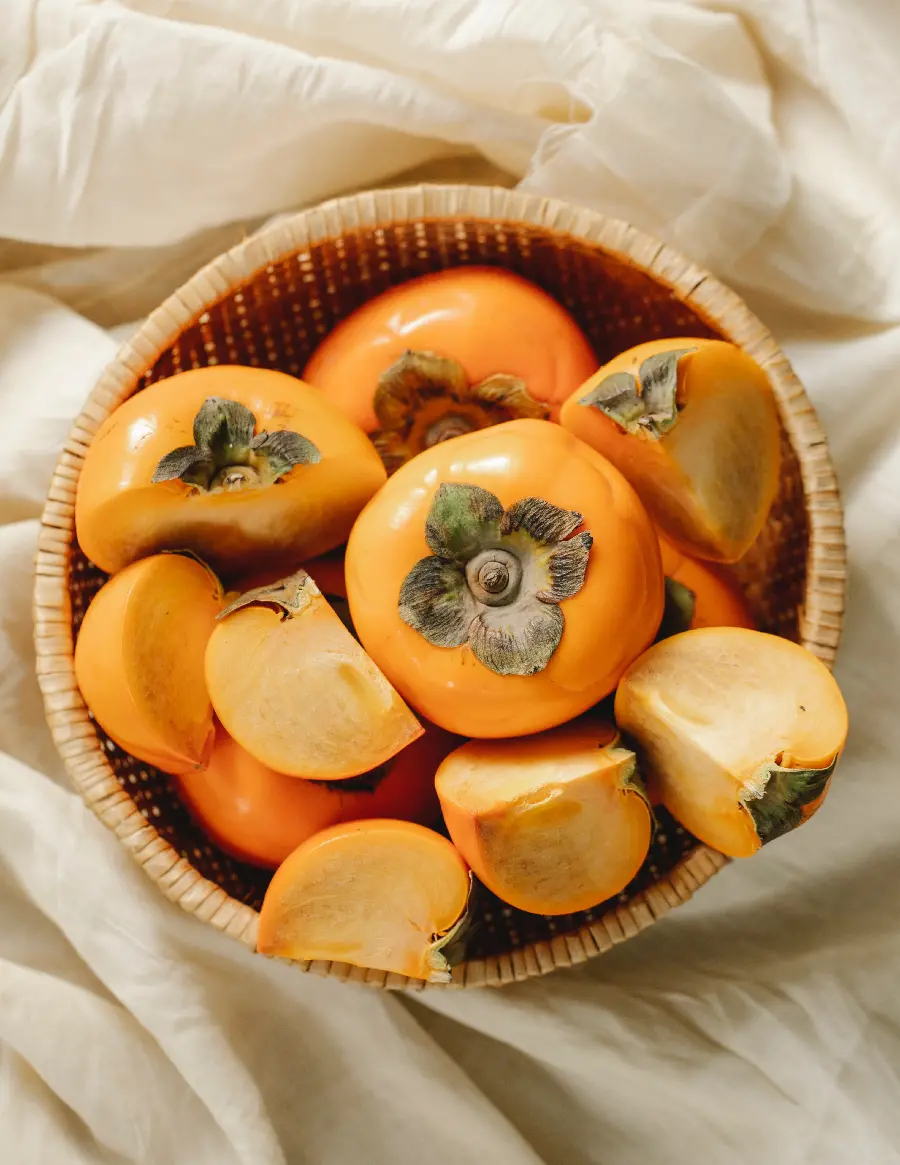 Download a beautiful and pleasant wallpaper of colorful persimmons