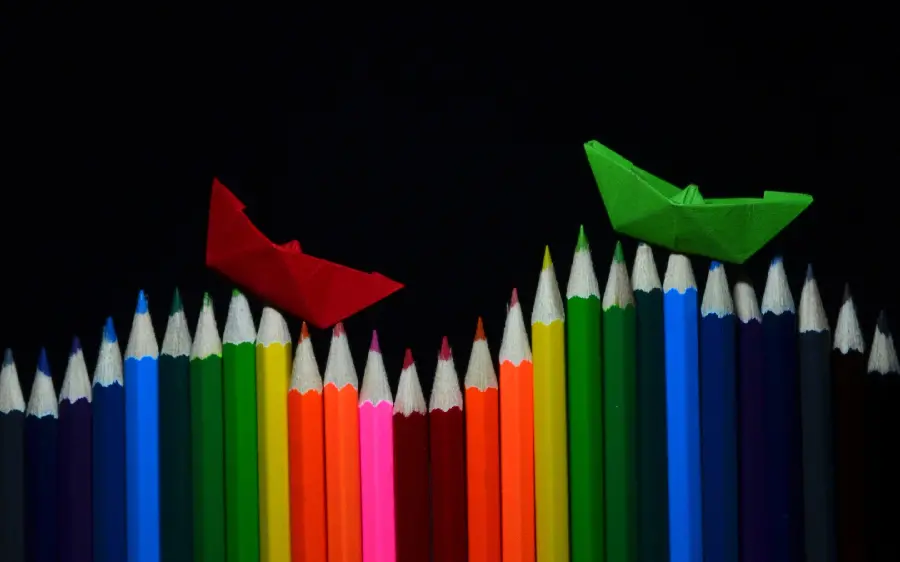  Extremely beautiful wallpaper of colored pencils with a great brand for hyper-real painting