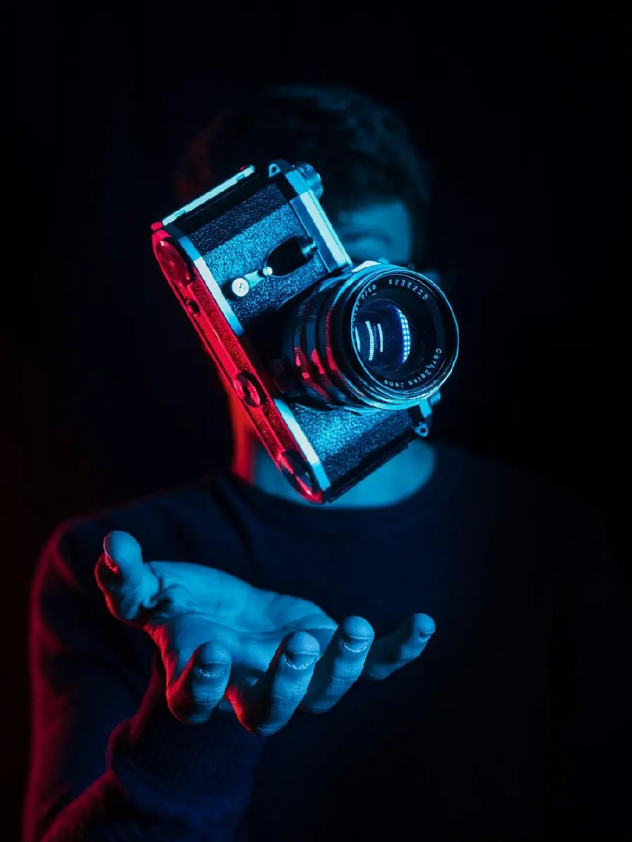 Professionally edited image of a hand with a camera For professional photographers' wallpapers and profiles 