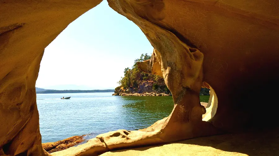 Amazing and beautiful background of a beautiful cave by the sea for wallpaper