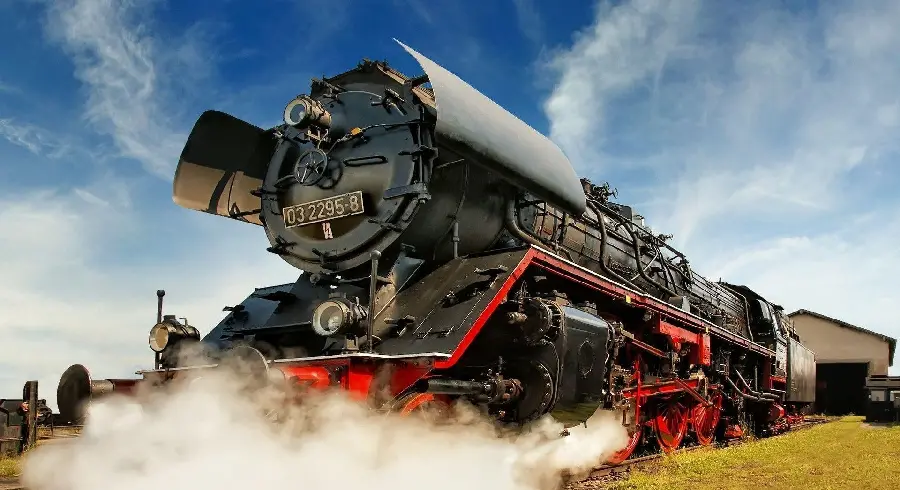 New wallpaper of a noisy old locomotive suitable for laptops and computers