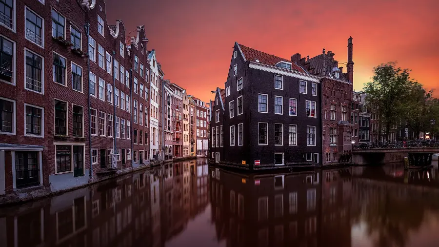 A pleasant picture of a sunset in a floating city on water