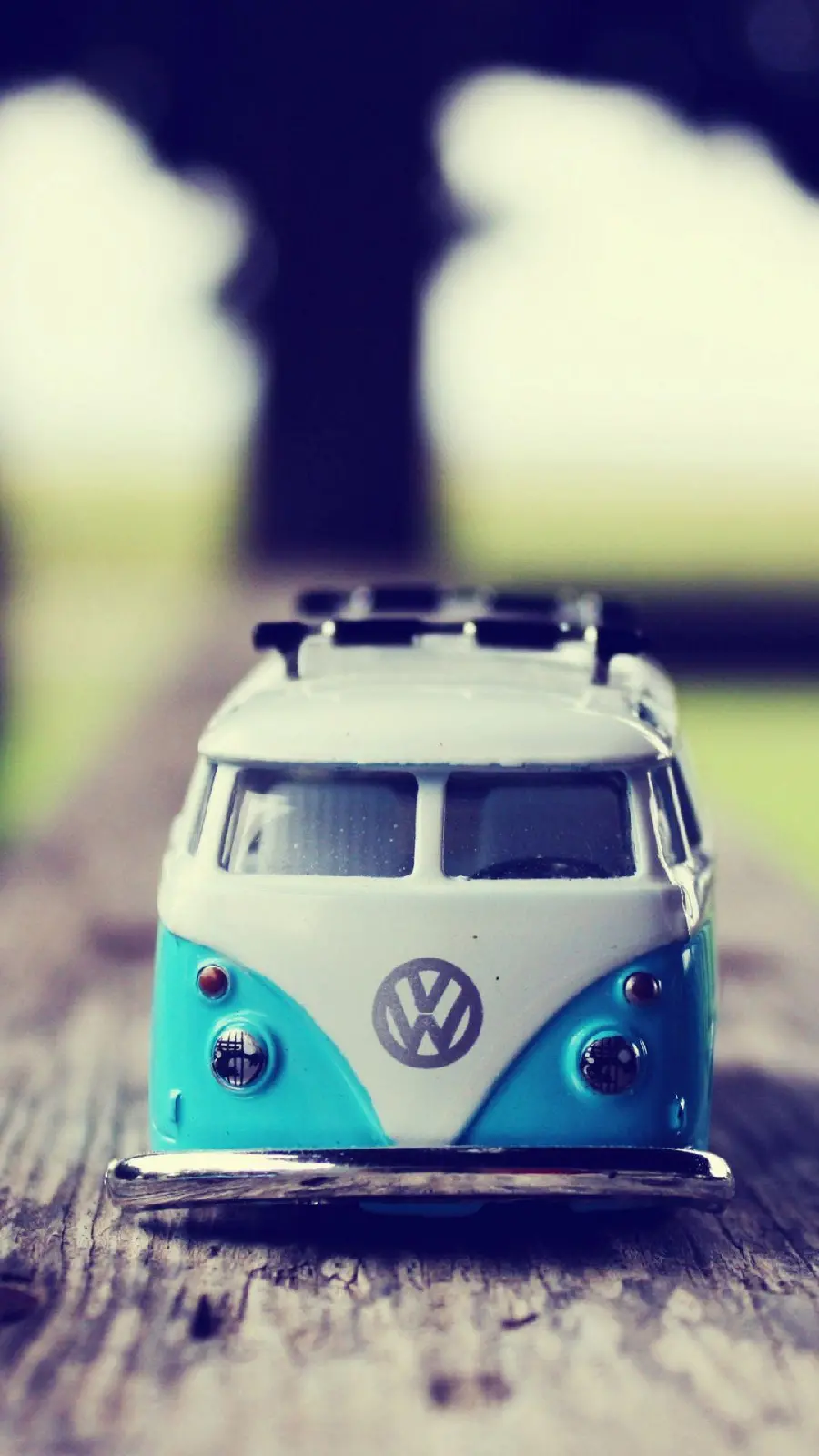 The latest photo of a simple blue and white foreign miniature bus 