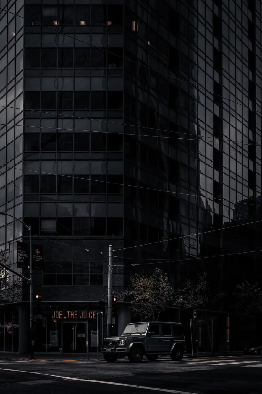 Download a great wallpaper of a tall building with excellent quality 