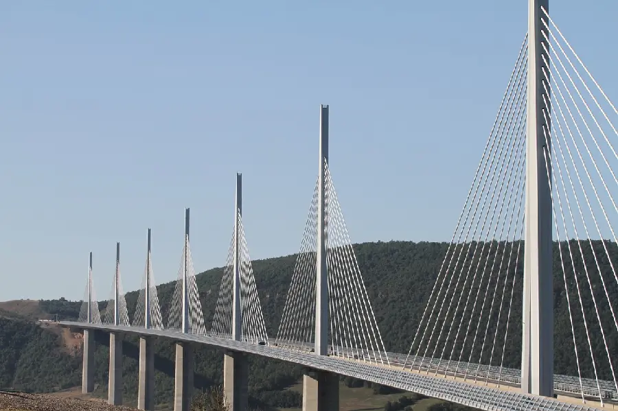 Download a fantastic photo of the great Millau Bridge in high quality 
