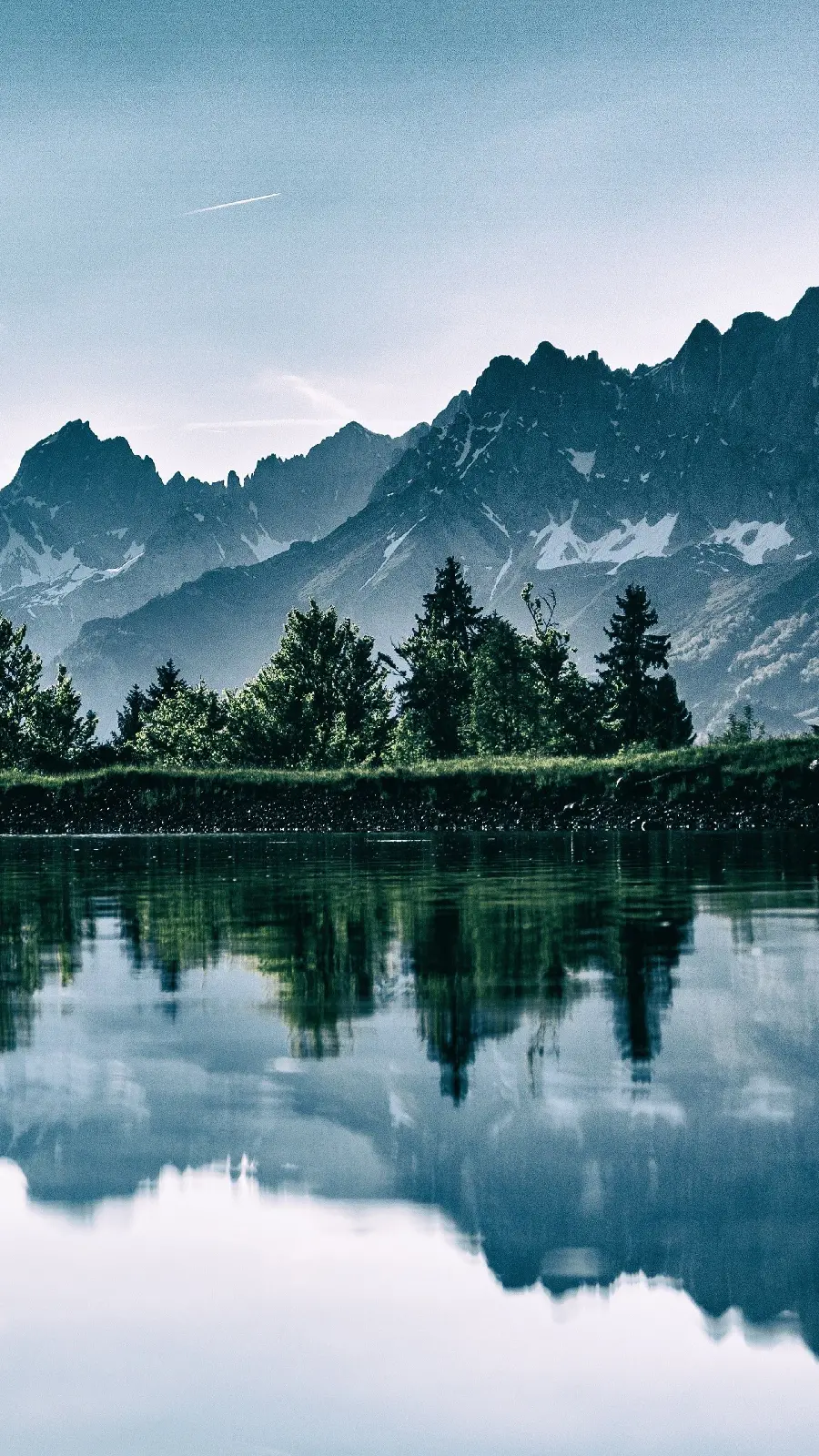 8K Nature Wallpaper for iPhone 16 & 15 Pro Max