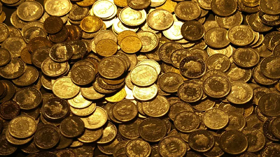 Download high-quality image of many gold coins 