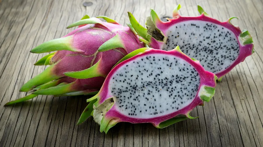 Poster of sliced ​​dragon fruit or dragon fruit with a heavenly taste 1402