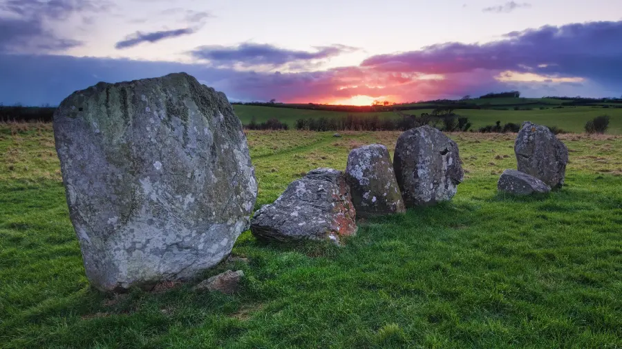 Download a very beautiful photo of beautiful stones in nature