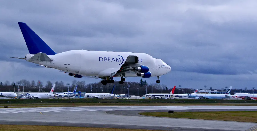 Spectacular image of cargo plane taking off from the ground