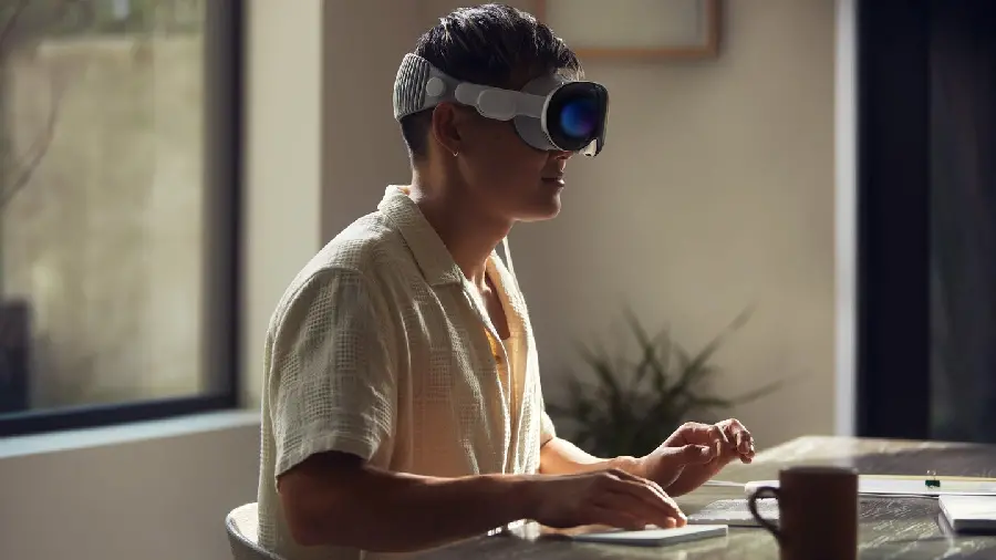 Interesting photo of using the Apple Vision Pro headset at work and daily activities