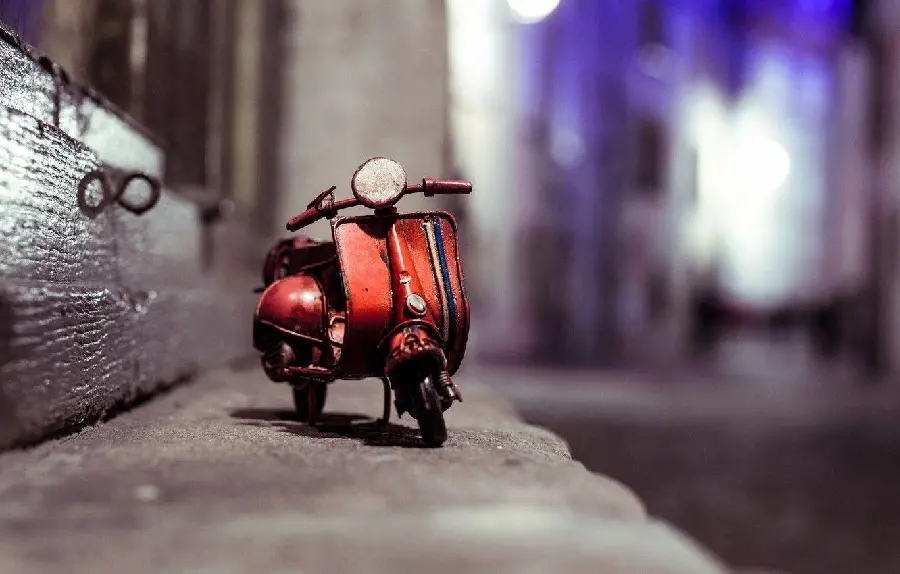 Download motorcycle photo Miniature on the street with blurred background 