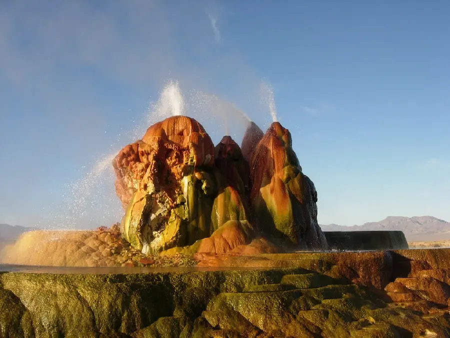 Relaxing nature wallpaper with geyser design for Iphone and Samsung