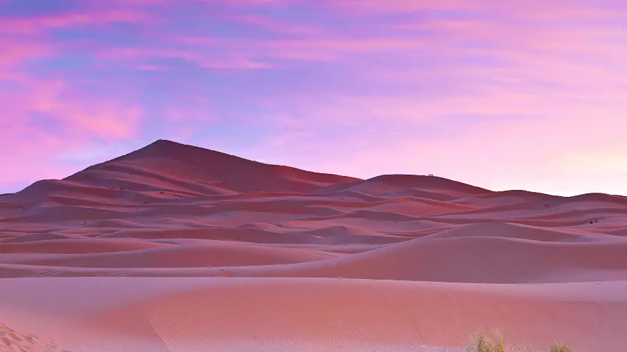 Dreamy background of a scorching desert with a beautiful purple and pink sky