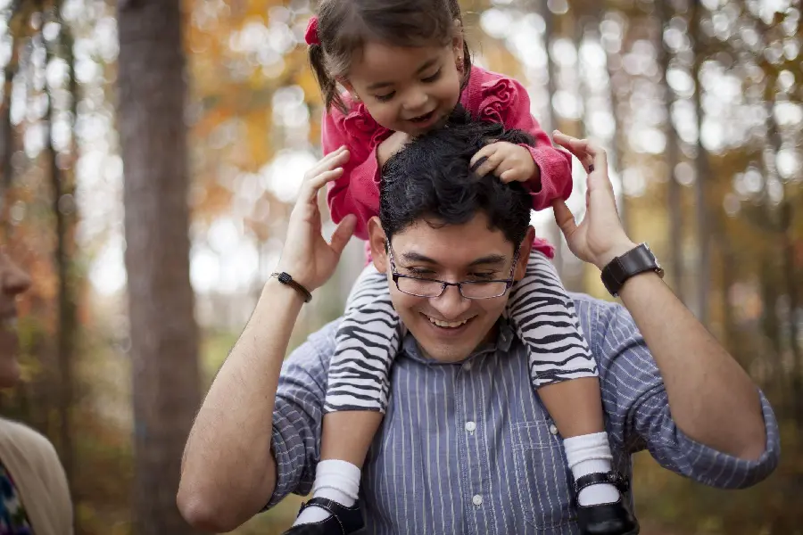 Download profile picture and background of father and daughter without text 