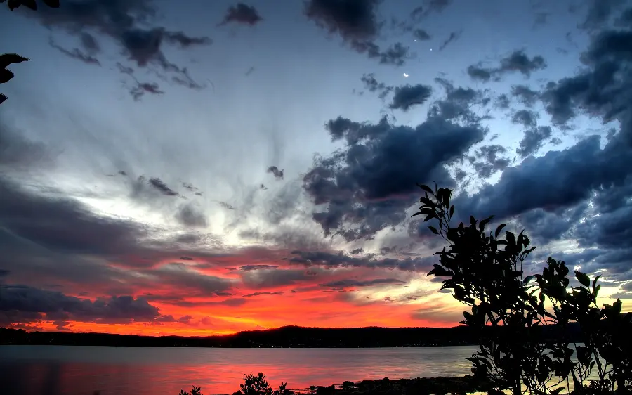 Profile image of a spectacular and beautiful sky with stretched clouds