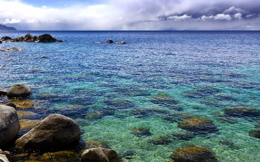A unique and rare wallpaper of one of the most beautiful seas in the world