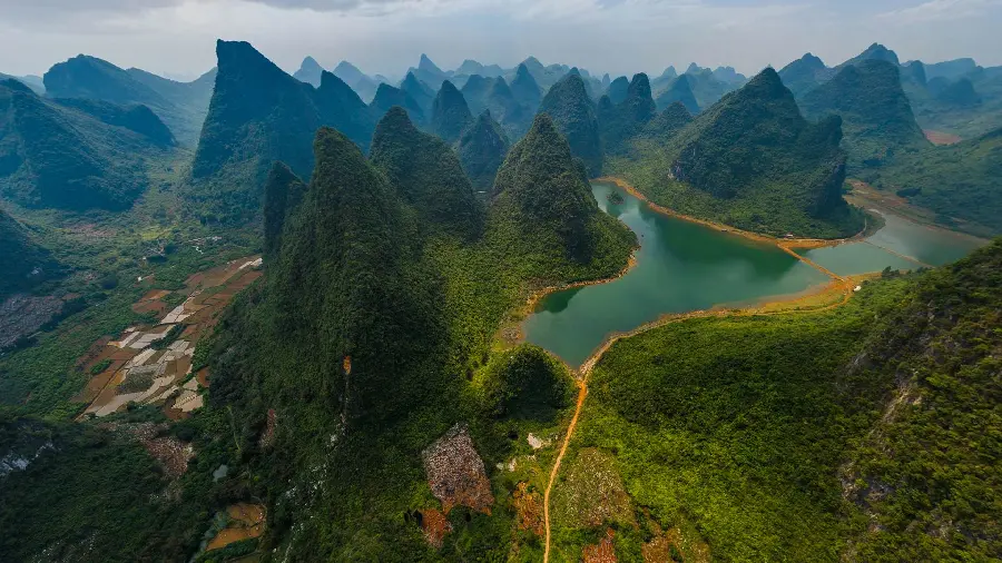 A profile photo of a scary and spectacular nature with a beautiful lake