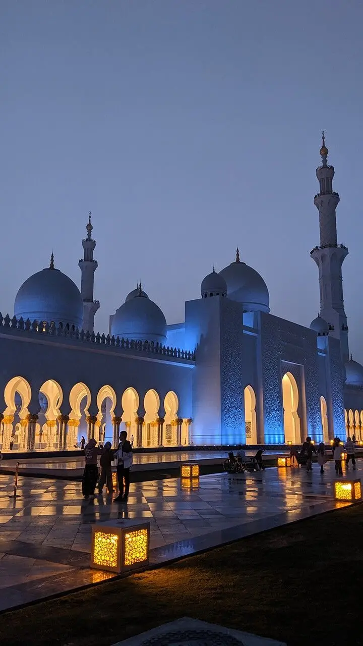  Amazing background of a very large Islamic mosque 