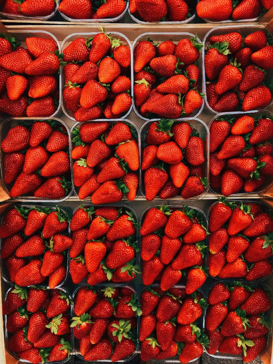 Amazing and interesting wallpaper of delicious strawberries 