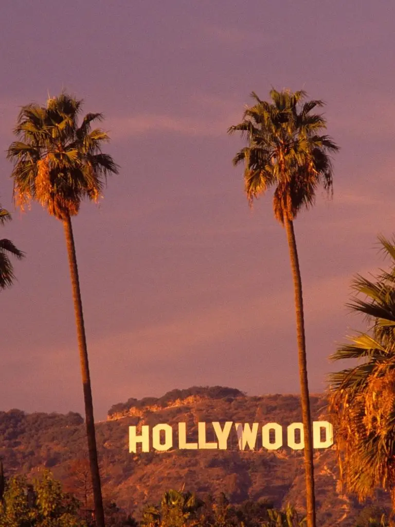 A spectacular scene of a pink sunset in the Hollywood area of ​​Los Angeles, USA