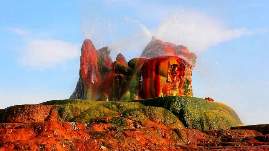 Full HD background of geysers of the North Atlantic Ocean for all types of mobile phones