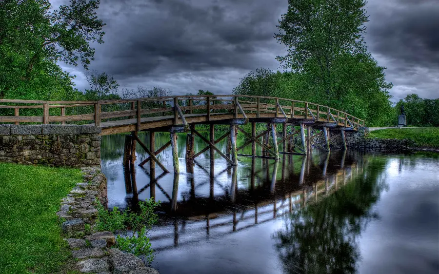 The best wallpaper of the ideal bridge on the water for the stylish