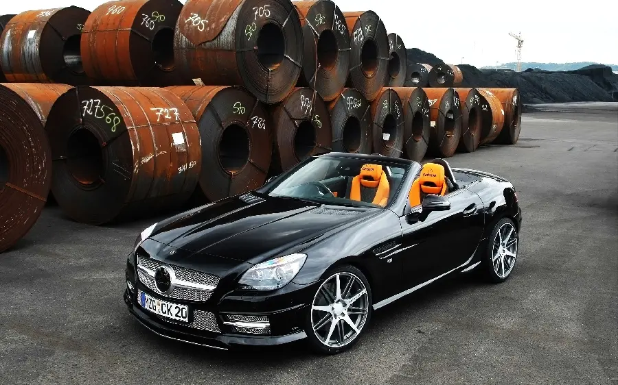 A cool and dumb profile picture of a shiny black top-model Benz