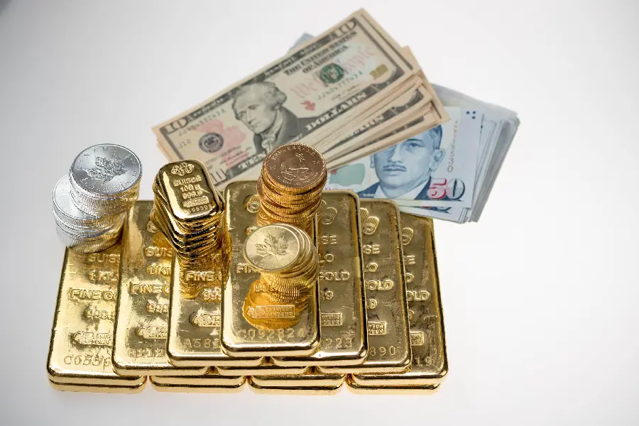 Full HD Image of Real American Gold Coins and Banknotes 