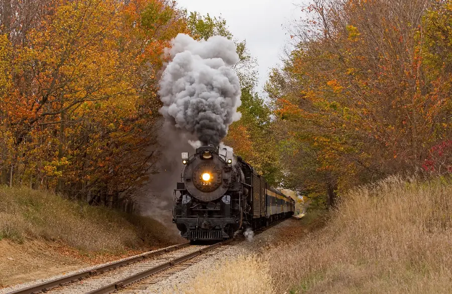 The most beautiful black steam locomotive wallpaper in autumn for laptops