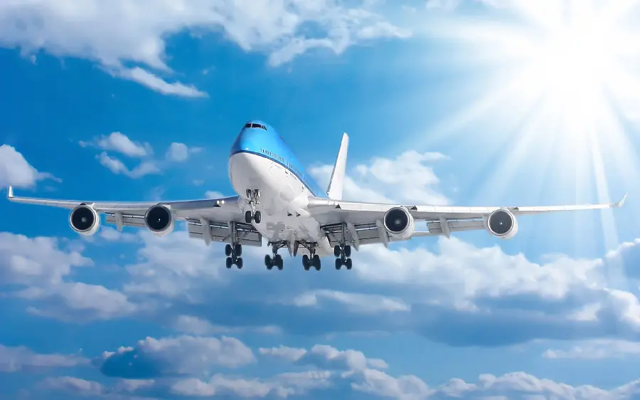 The latest flight image of the large blue-white transport plane