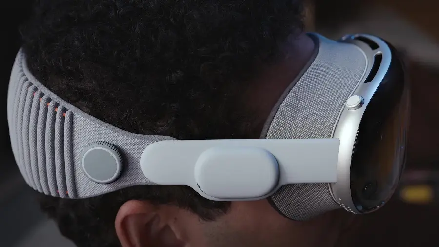 New image of Apple's mixed reality headset on the head to get to know this device better