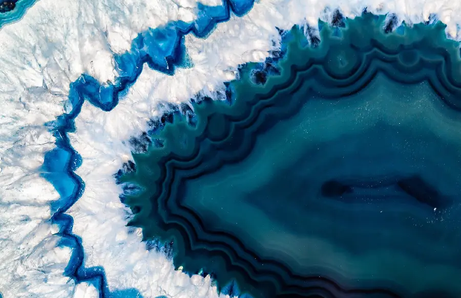 Photo Fantastic and spectacular turquoise stone with a combination of blue and white 