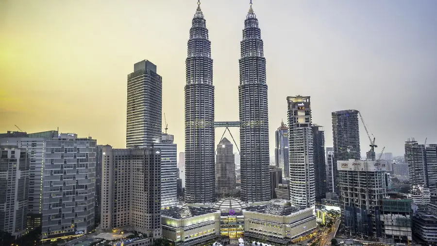 Attractive wallpaper of buildings and skyscrapers in high quality
