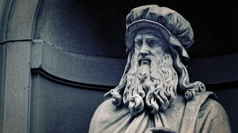 Statue of Leonardo da Vinci, a well-known Italian artist and painter in history