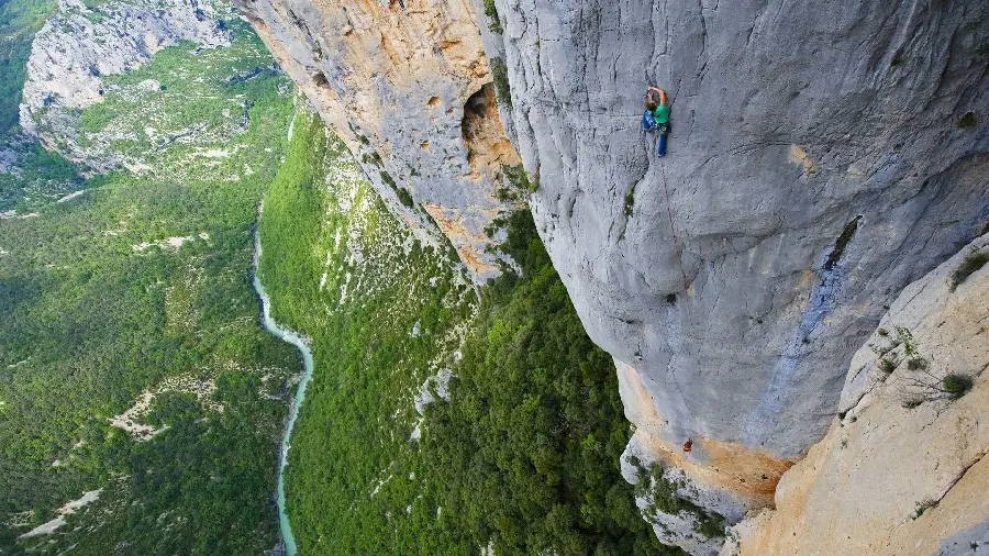 Extremely dangerous rock climbing picture at high altitude